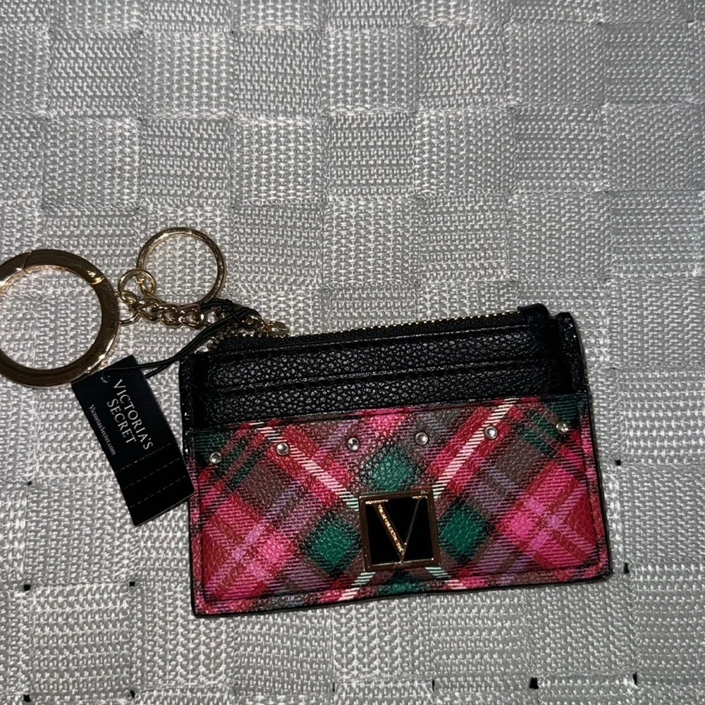 BRAND NEW VICTORIA SECRET WALLET GOOD FOR HOLIDAY SEASON